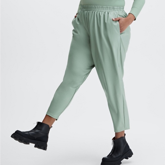 NWT Fabletics Vegan Leather Joggers in ‘Dusty Garden’ - Size XL (12-14) - Picture 1 of 12